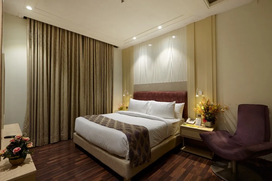 hotels for unmarried couples in palm green hotel delhi