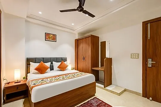 budget hotel in ashok vihar, delhi - qotel comfort ashok vihar