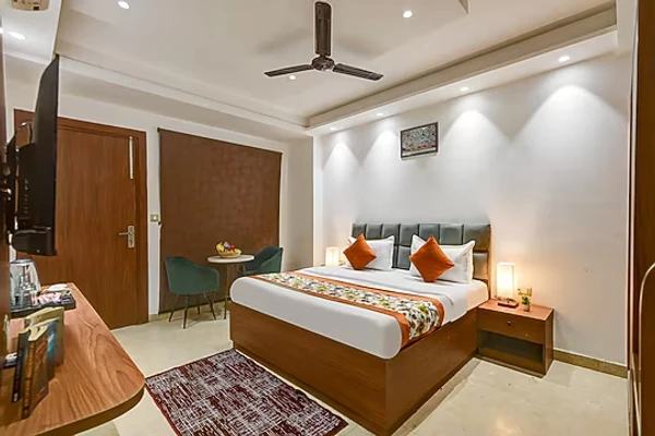 hotels for unmarried couples in qotel comfort ashok vihar delhi