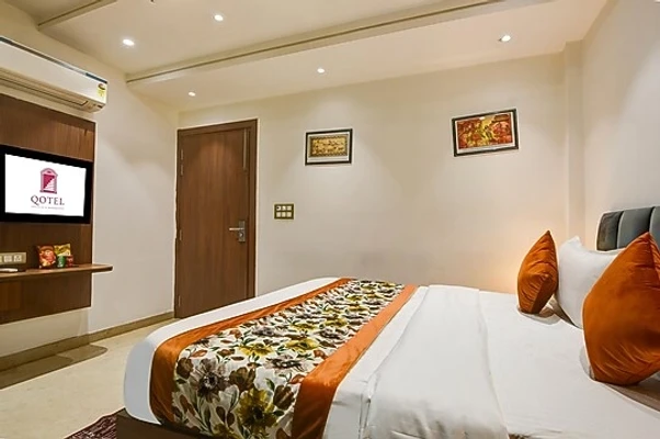 hotel with gym in ashok vihar, delhi - qotel comfort ashok vihar