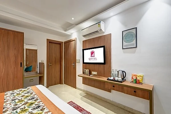 hotel in ashok vihar, delhi for couples - qotel comfort ashok vihar