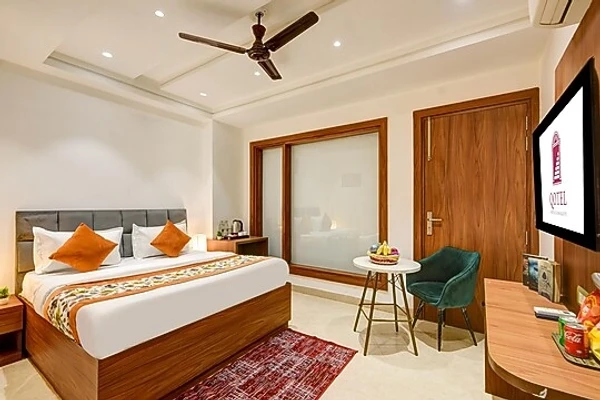 family hotel with pool in ashok vihar, delhi - qotel comfort ashok vihar