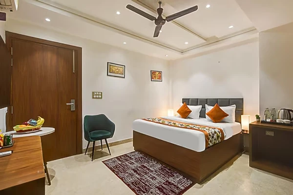 group holiday hotels in qotel comfort ashok vihar delhi