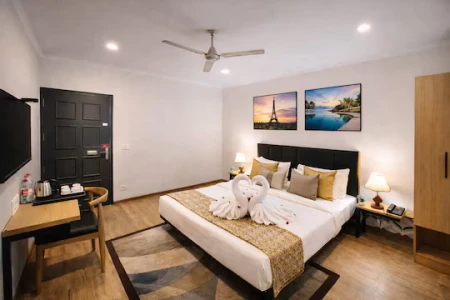 hotel with free parking in chattarpur, delhi - qotel comfort chhatarpur