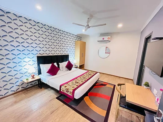 early check in hotels in qotel comfort chhatarpur delhi