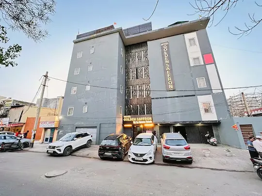 couple friendly hotels in qotel comfort golden saffron punjabi bagh delhi