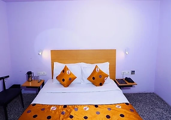 24 hours check in hotels in qotel comfort golden saffron punjabi bagh delhi