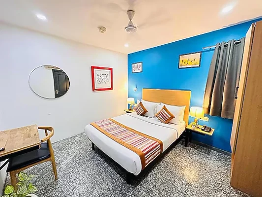 hotel in punjabi bagh, delhi for couples - qotel comfort golden saffron punjabi bagh