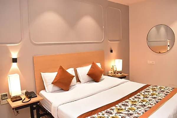 online room booking in punjabi bagh, delhi - qotel comfort golden saffron punjabi bagh