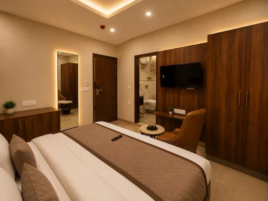 hotel with meeting room in rajouri garden, delhi - qotel comfort oasis rajouri garden