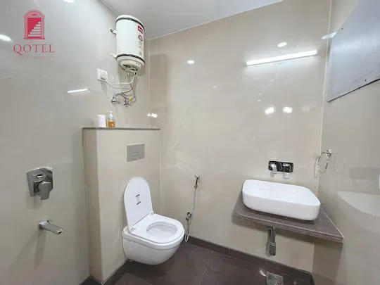 honeymoon hotels in qotel express sandberry prashant vihar delhi
