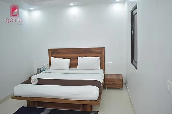 day stay hotels in qotel express sandberry prashant vihar delhi
