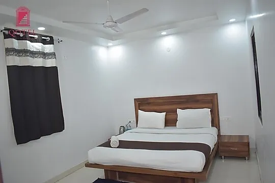 hourly hotel in qotel express sandberry prashant vihar delhi