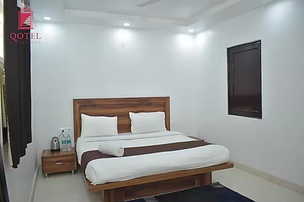 hotel with gym in prashant vihar, delhi - qotel express sandberry prashant vihar