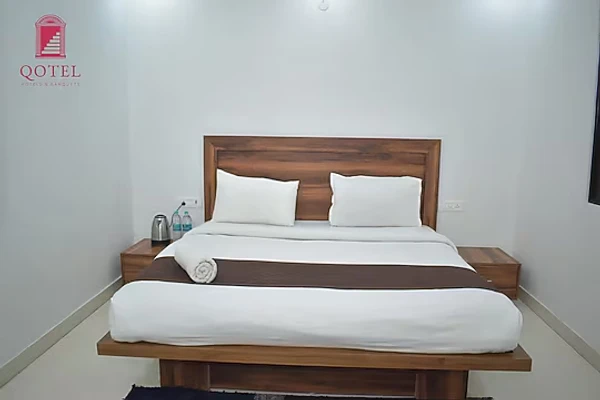 best hourly stay in qotel express sandberry prashant vihar delhi