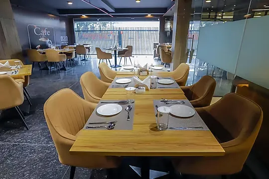 budget hotels in qotel signature coleman janakpuri delhi