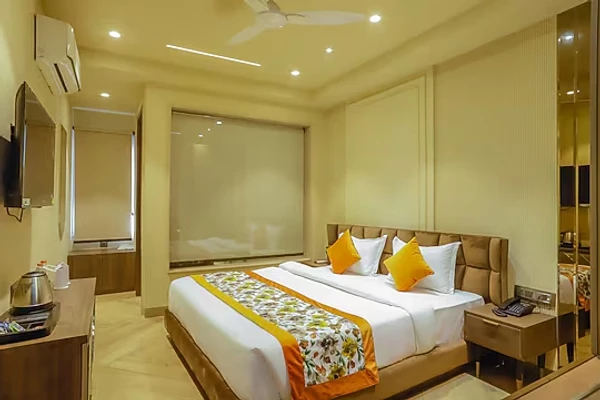 hotel with party hall in south delhi, delhi - qotel signature coleman janakpuri