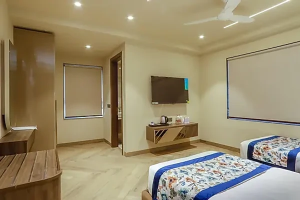 family hotel with pool in south delhi, delhi - qotel signature coleman janakpuri