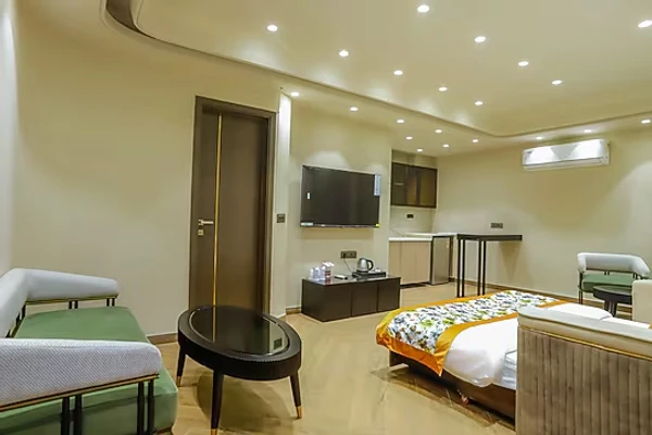 hotel with bar in south delhi, delhi - qotel signature coleman janakpuri