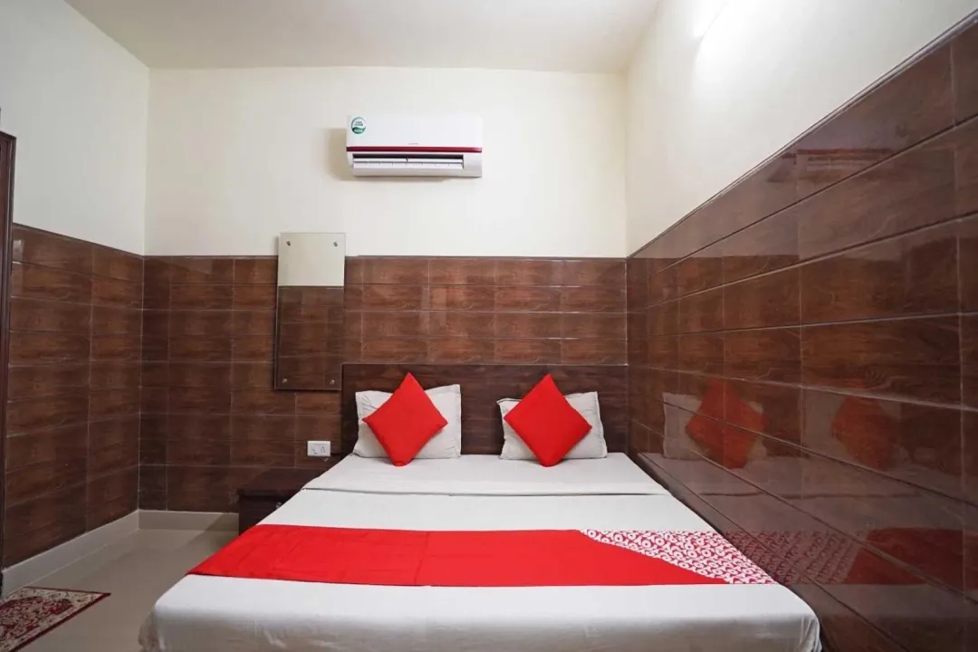 hotel in shukar bazar road, delhi for couples - rainbow inn
