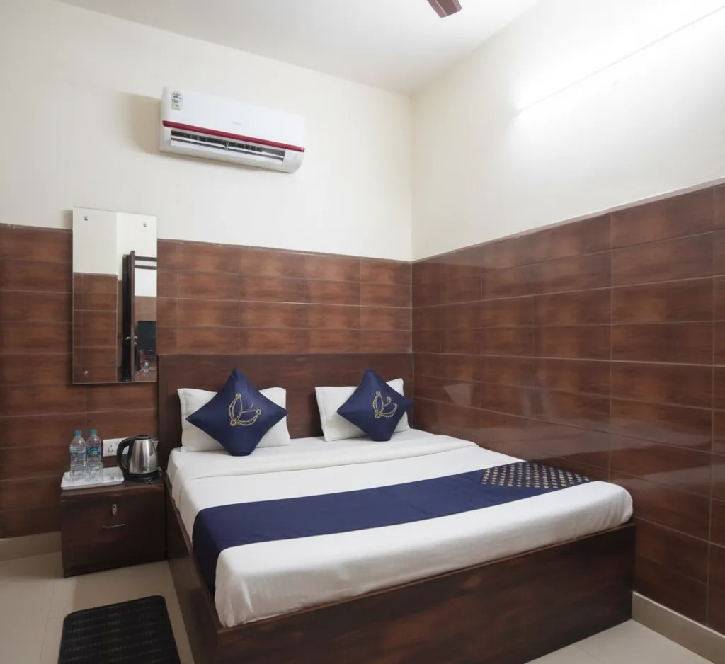 family hotel with pool in shukar bazar road, delhi - rainbow inn