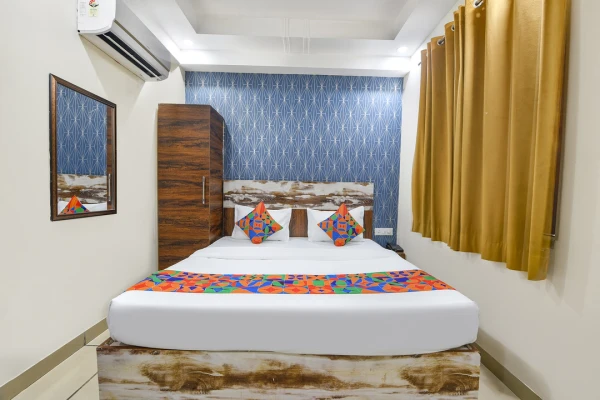 star hotels in reconnect suites delhi
