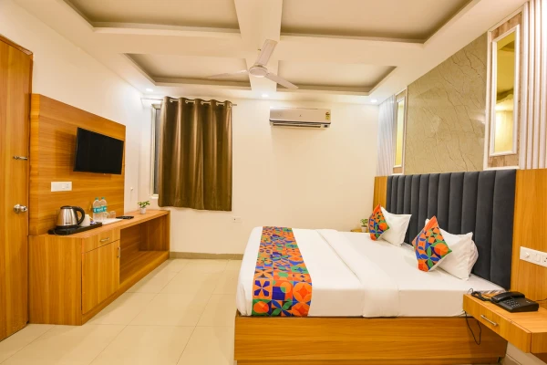 hotel with party hall in mahipalpur, delhi - reconnect suites