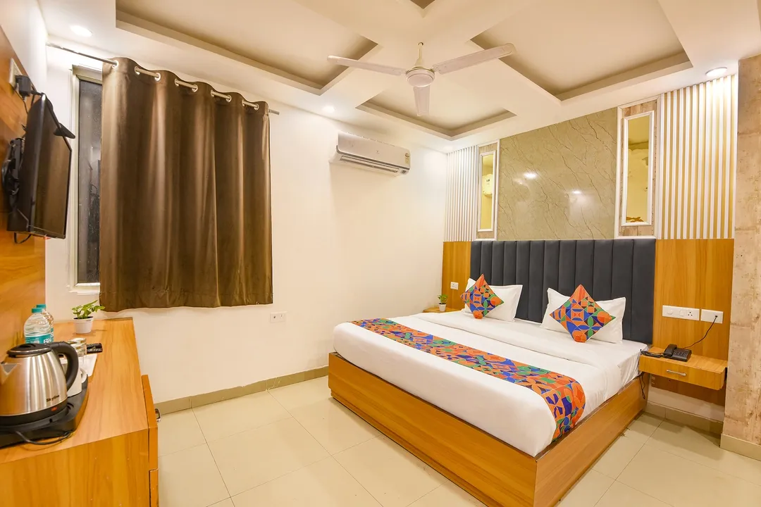 couple friendly hotels in reconnect suites delhi