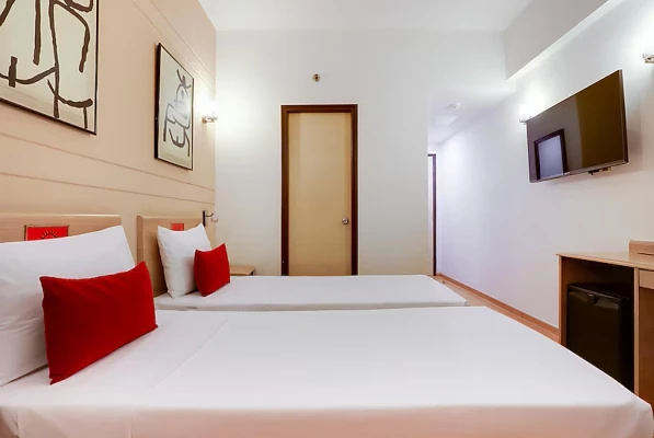 mayur vihar phase 3, delhi hotel booking - red fox by lemon tree hotels east delhi