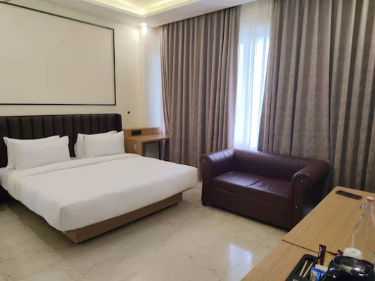 five star hotels in saltstayz premier east of kailash delhi