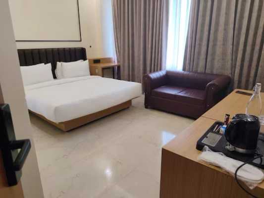 cheap and best hotels in saltstayz premier east of kailash delhi