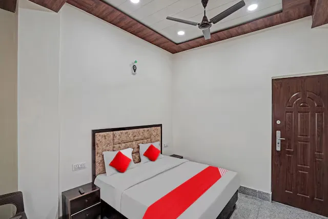 3 star hotel in block a 1, delhi - shree shyam residency
