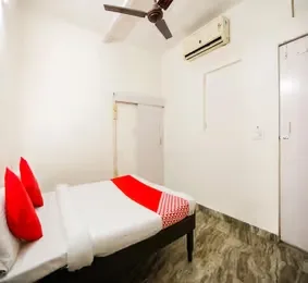 hotel with meeting room in green park, delhi - smart inn