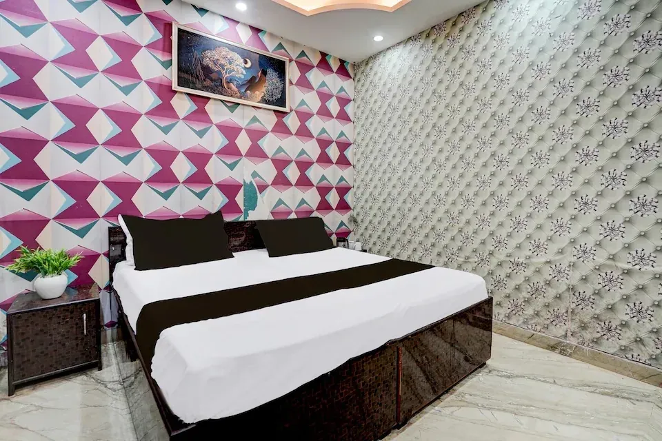 star hotels in starx signature plaza	delhi delhi