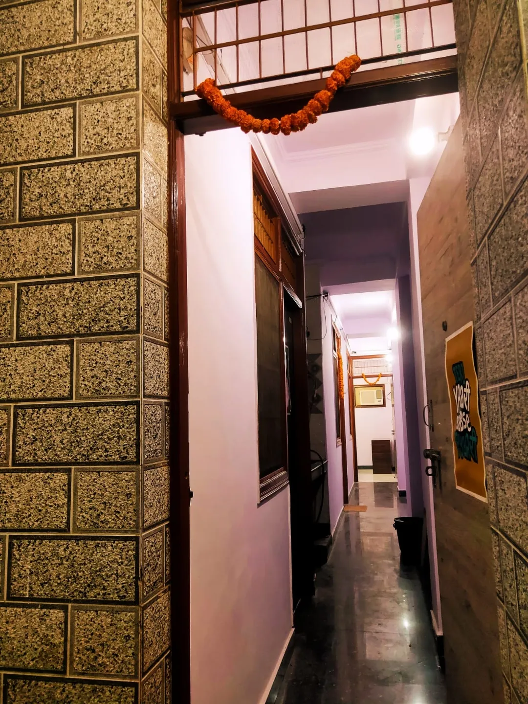 hotel with meeting room in moti bagh, delhi - stass cosy room