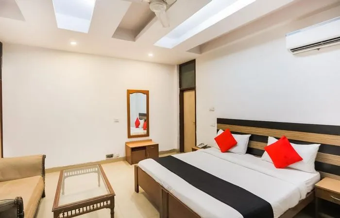 luxury hotels in sunrise villa delhi