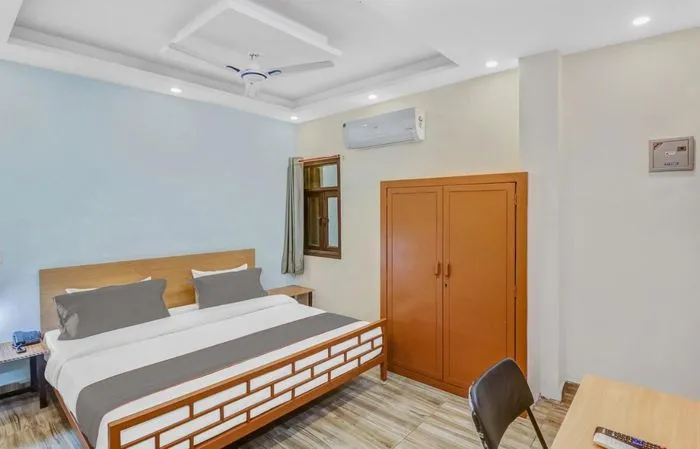 hourly stay in the arrow hotel nawada pillar no 744 delhi