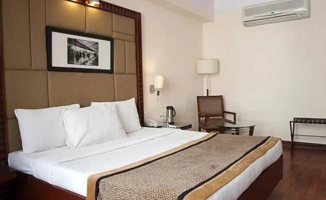 hotels for couple in the bmk hotel & banquets delhi