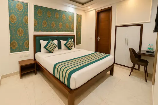 luxury hotels in the palm view delhi