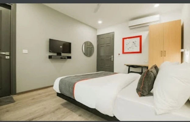 hotels for few hours in town house delhi