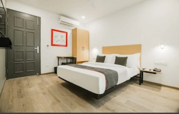 hotels for couple in town house delhi