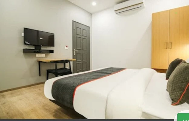 hotels for unmarried couples in town house delhi