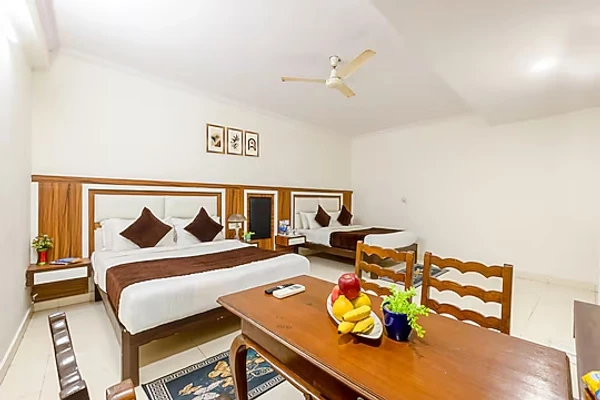 family hotel with pool in karolbagh, delhi - trevon inn karol bagh