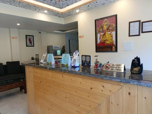 hotel near dharamshala airport - heryk hillview hotel