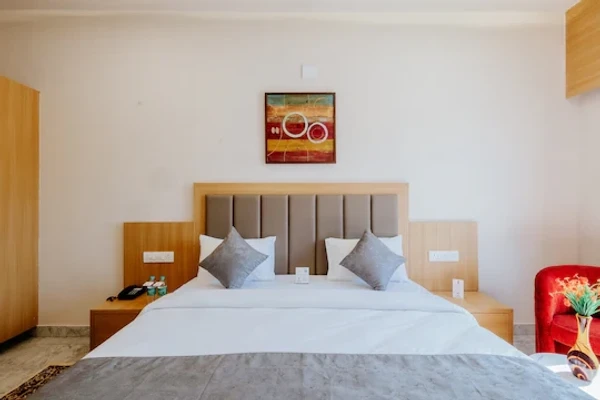 hotel with gym in dwarka bus station, dwarka - daksh the grand goverdhan