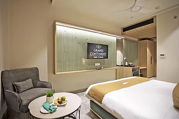 hotel with banquet hall in bhathan chowk, dwarka - grand continent dwarka
