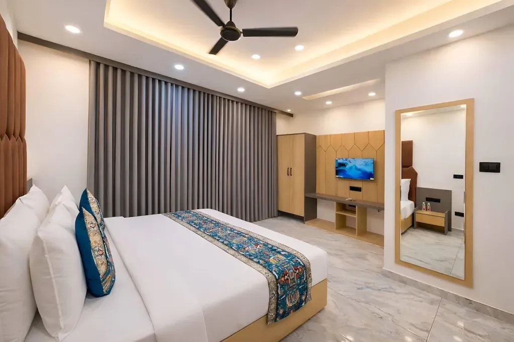 hotel with free parking in ghanshyam nagar, dwarka - hotel matrushree	dwarka