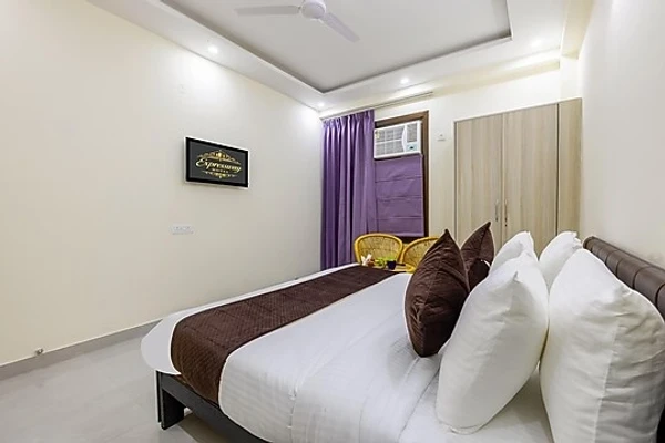 hotel with gym in bhathan chowk, dwarka - hotel the vanta luxe near yashobhoomi