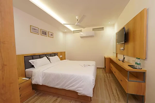 hotel with swimming pool in ernakulam south, ernakulam - hotel southern residency