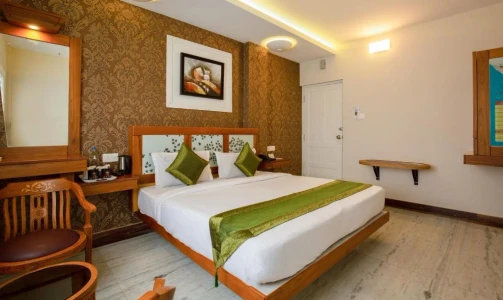 hotel near ernakulam airport - treebo the qasr
